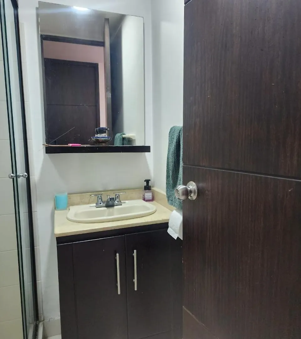 Habitacion Pequena Con Sofacama Envigado 0*,